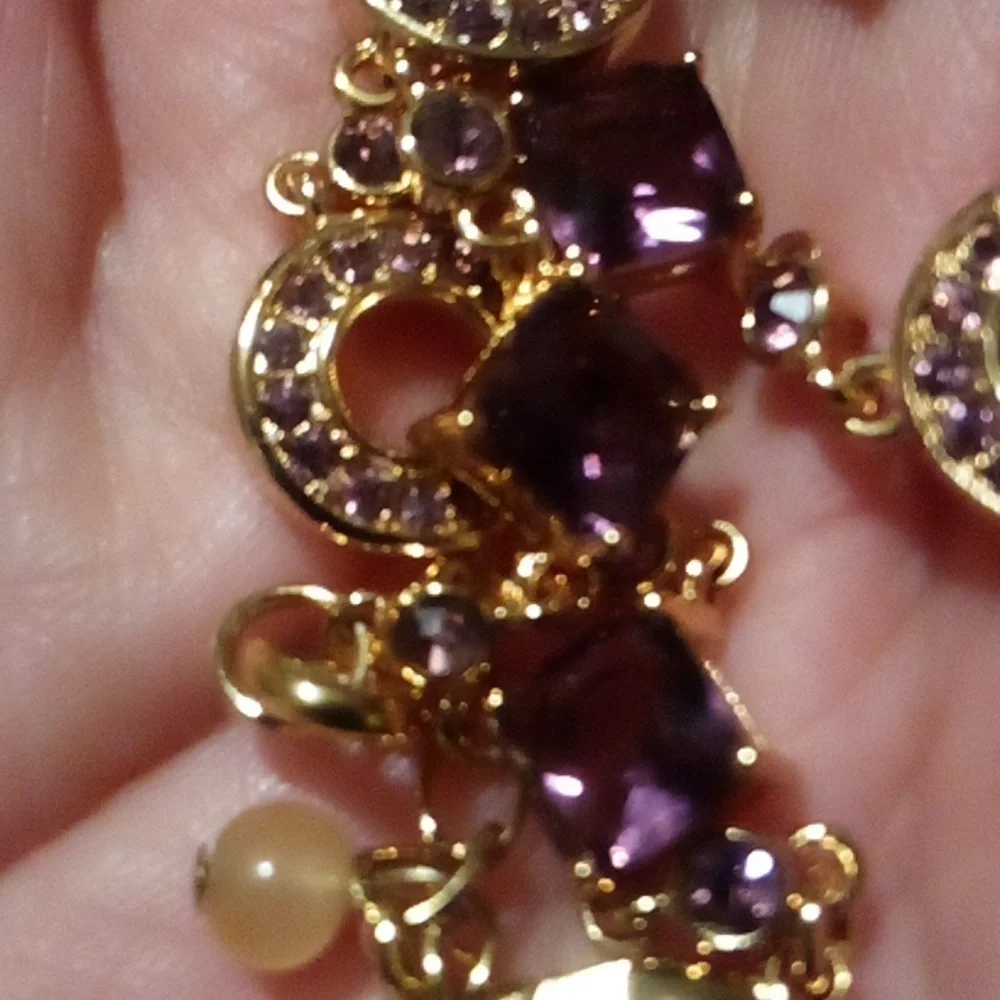 Beautiful Gold Tone Purple Stone Bracelet NVC